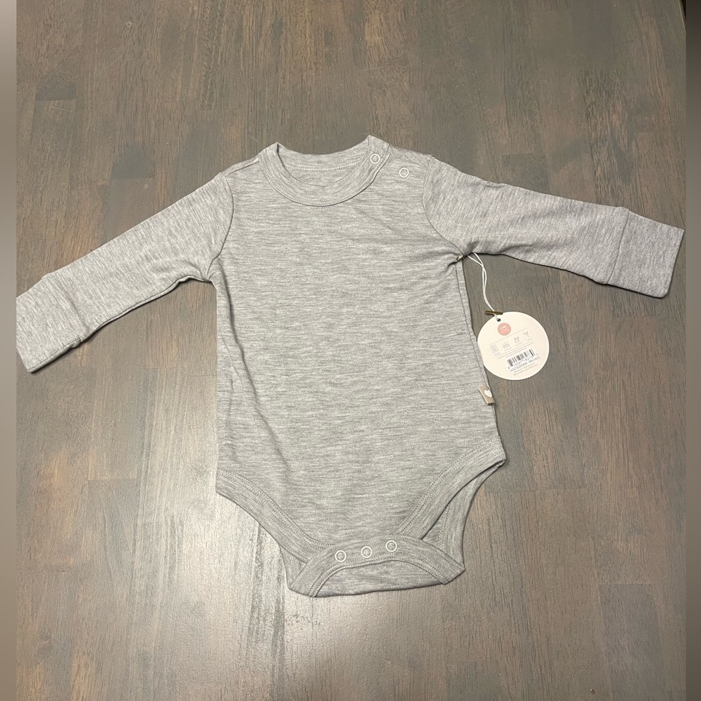 👶🏻 NEW! • Goumi • Gray Long sleeve bodysuit | 3-6 months